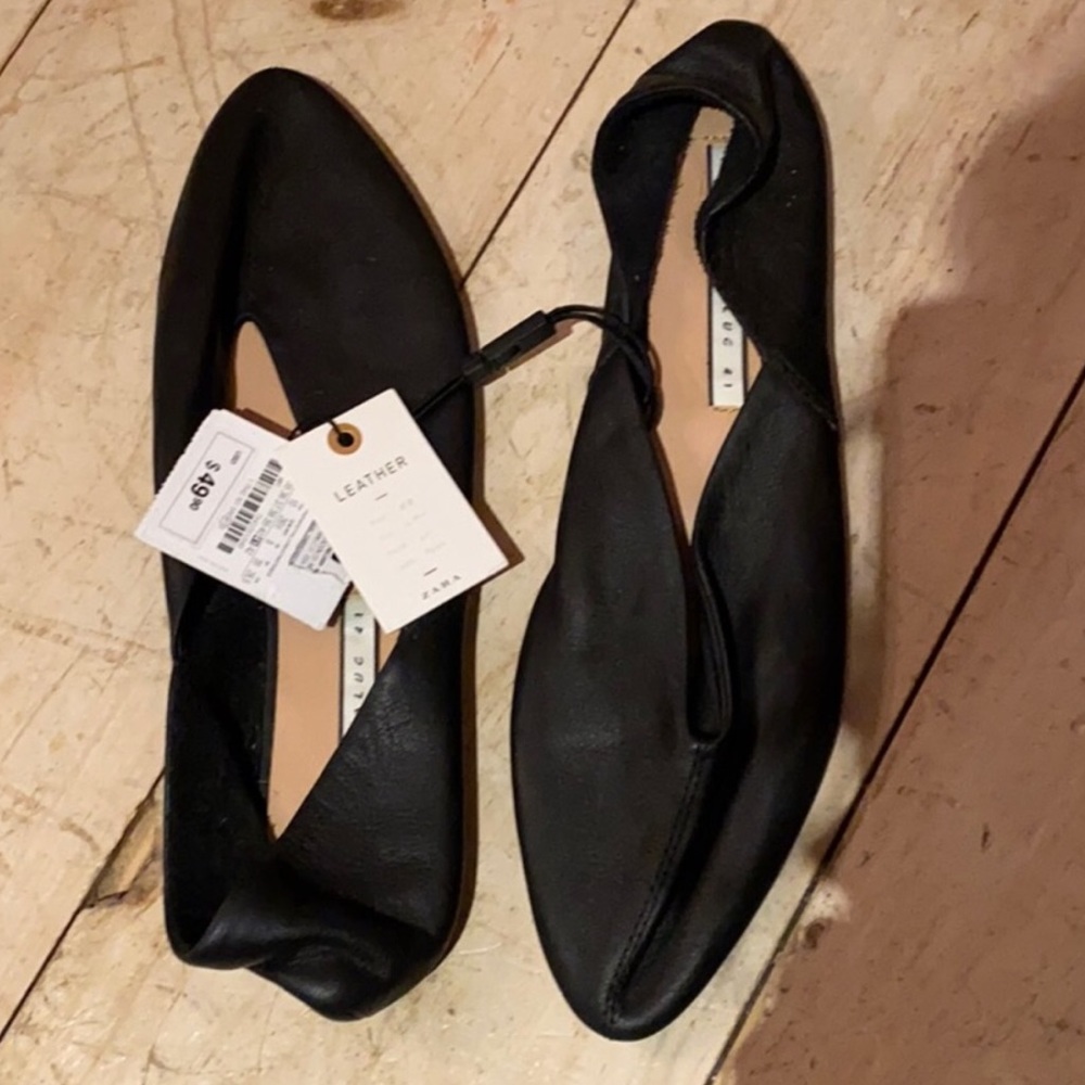 Not selling!! Looking for these exact flats